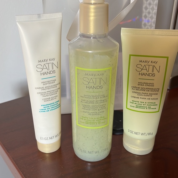 New Mary Kay Sayin hands set with bag white tea and citrus - Picture 2 of 2